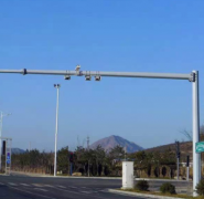 監控八（bā）角杆廠（chǎng）家:国产成人手机在线交通定製生產優質監控杆