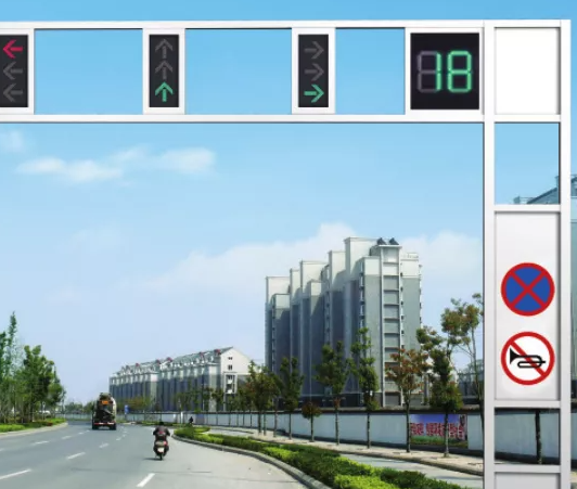 道路（lù）交通信號燈（dēng）杆位置