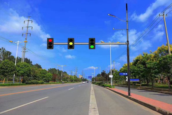 道路交通（tōng）信號燈杆